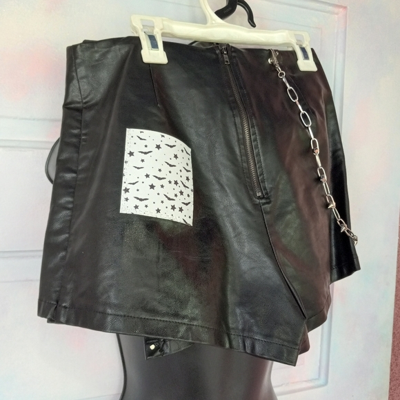 💥Host Pick! Ooak vegan leather spooky Bat Babe custom skort w pocket SOLD @shop - Picture 8 of 13
